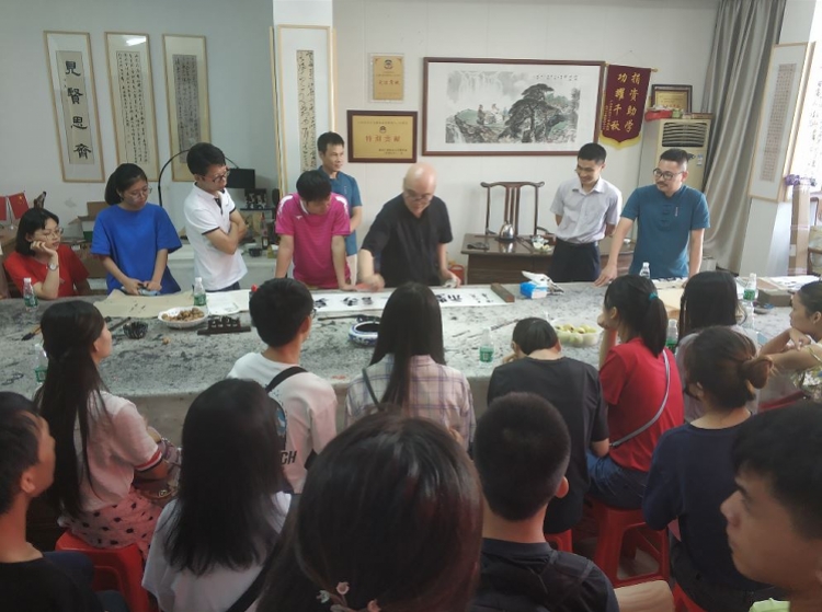 来穗人员融合课堂再次开讲,用画笔、镜头记录羊城之美 澳门皇冠客户端