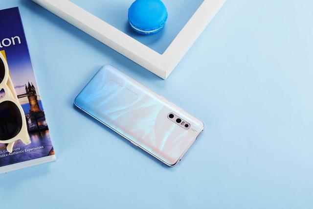 vivo x27印象夏日的从印象派莫奈经典画作《印象·日出》中,提炼出的