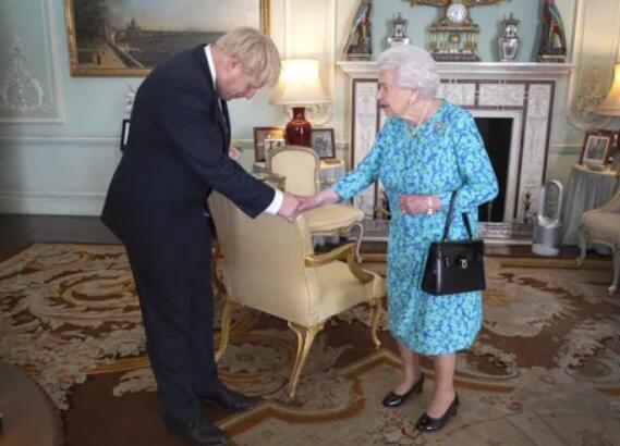 刚当上英首相,约翰逊就因透露见女王时细节被批 2018申搏官网登录入口