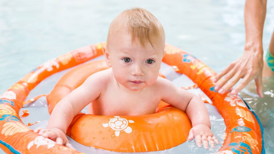 食欲不振的宝宝更应该到婴儿游泳馆去！ 坚持婴儿游泳的好处 婴儿游泳提高食欲 婴儿游泳有哪些好处