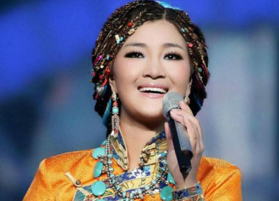 降央卓玛怀着大肚子唱这首《天籁之爱》竟成旷