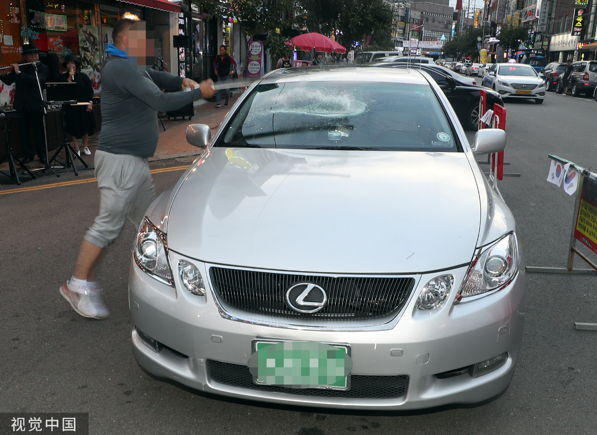 抗议日本出口管制 韩民众怒砸日系车