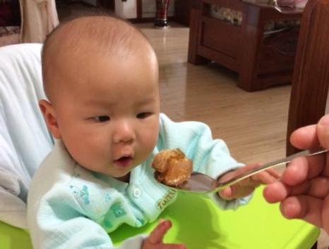                     营养师：给娃喂饭很麻烦？别乱喂！这3种食物“坑”苦了娃