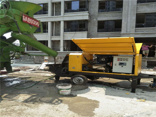 小型混凝土输送泵用途-一个合格的泵送工要做哪些工作