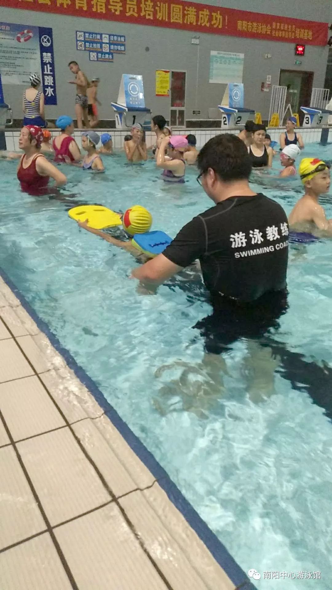 中心游泳馆 ‖ 请记住你的游泳教练,每天用生命在为你