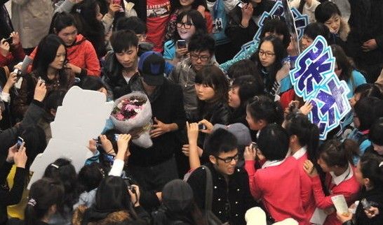 揭秘追星会影响我们什么?为什么不能太过疯狂?