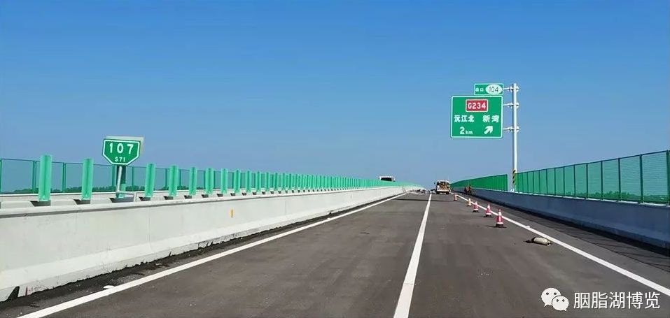 该桥位于省道s204线白沙大桥上游2.3km处,跨越沅水.