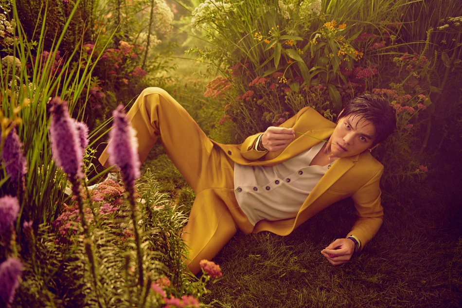 向佐郭碧婷首次合同出镜,小两口时尚穿搭好甜