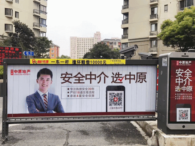 往年的地铁灯箱,拉手,进出口墙面广告