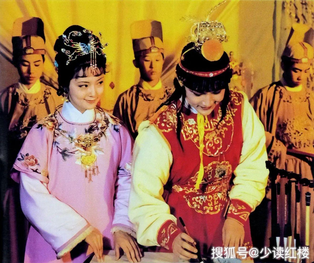 红楼梦里的扇子，被曹雪芹赋予了很多深意，细读才能懂