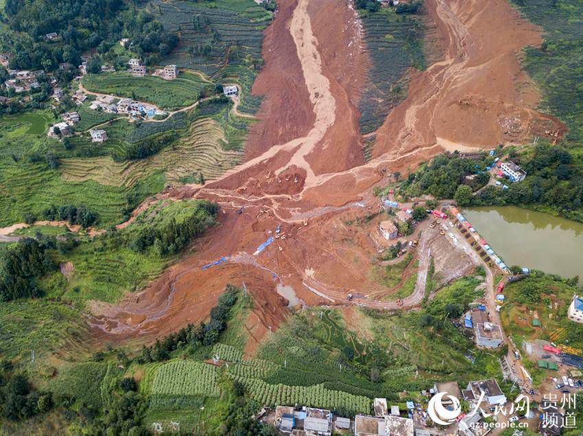 航拍贵州水城山体滑坡救援现场(高清组图)