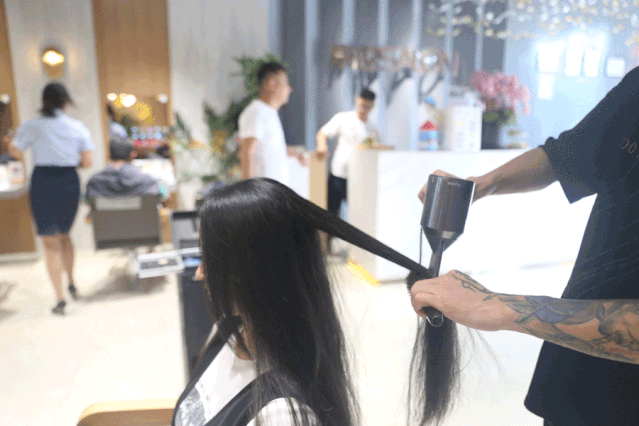 享受更好的服务,提前一小时后预约使用哦京世沙龙(奉贤南桥店)地址