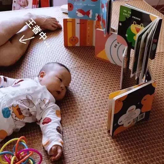 拔完火罐的正确做法是?看爸爸带娃,笑出猪叫…