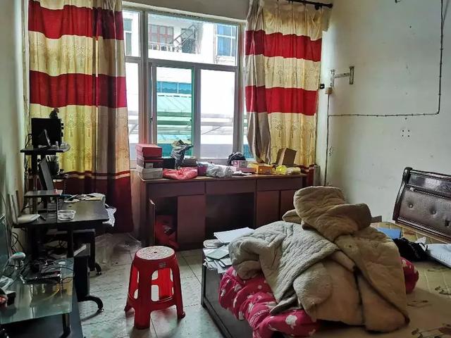安徽一名43岁男教师跳江自尽:10天内曾经两次被学生和家长打 博狗真人