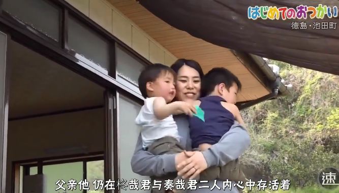 泪目！日本4岁哥哥带着2岁弟弟, 为去世父亲买花: 路很长, 谢谢有你陪我
                
         