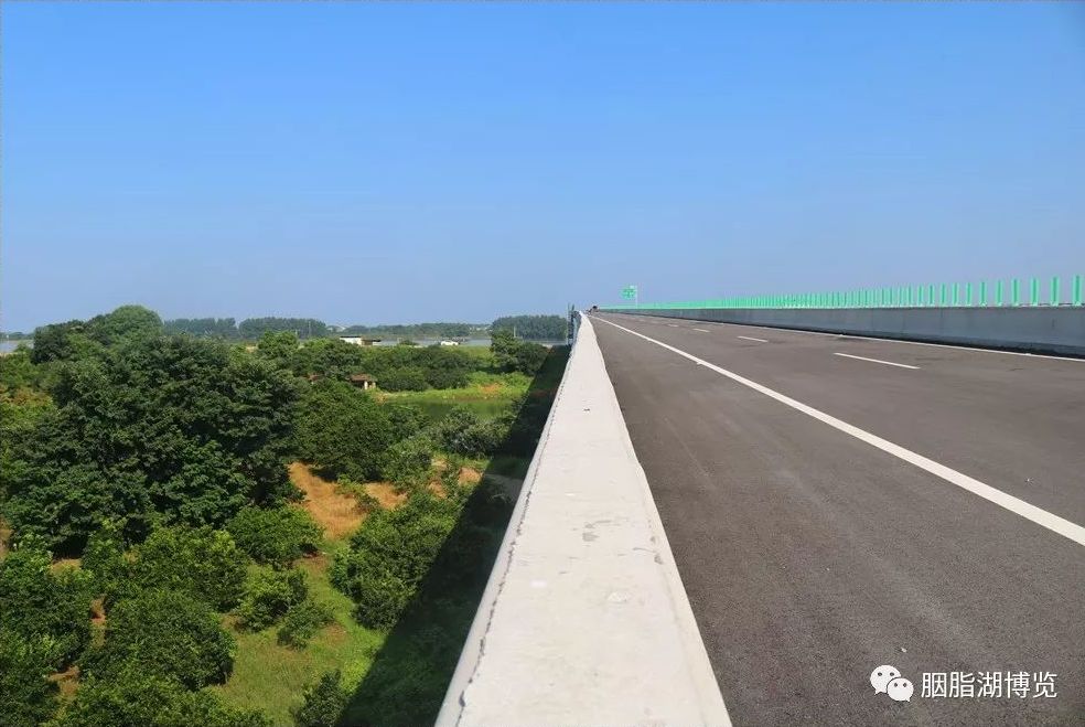 3km处,跨越沅水.连接沅江市胭脂湖街道杨梅山村与赤山岛.