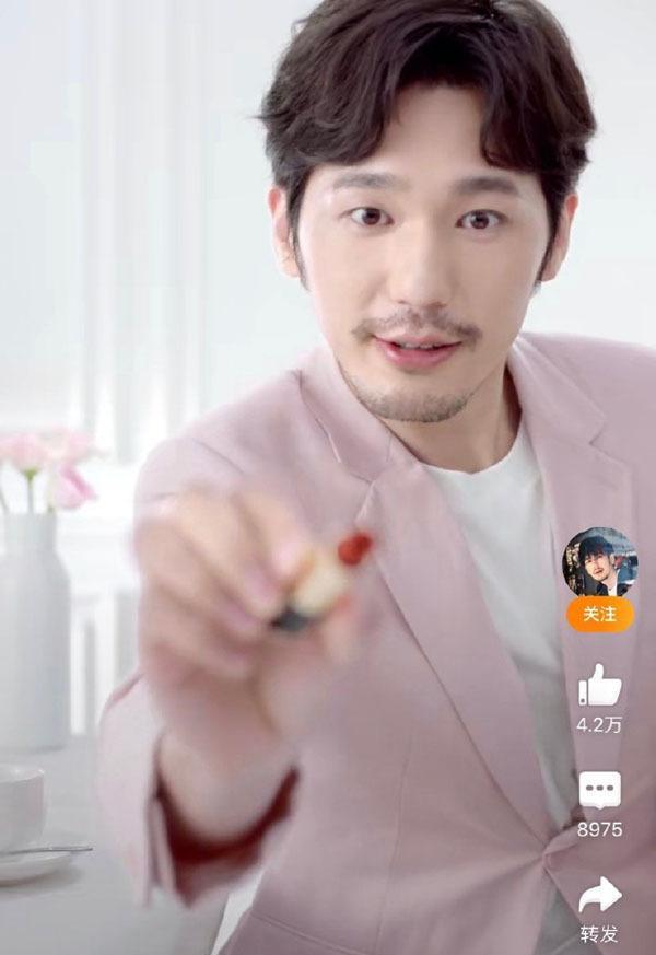 白宇代言美妆广告遭吐槽,被嫌胡子拉碴,还打少