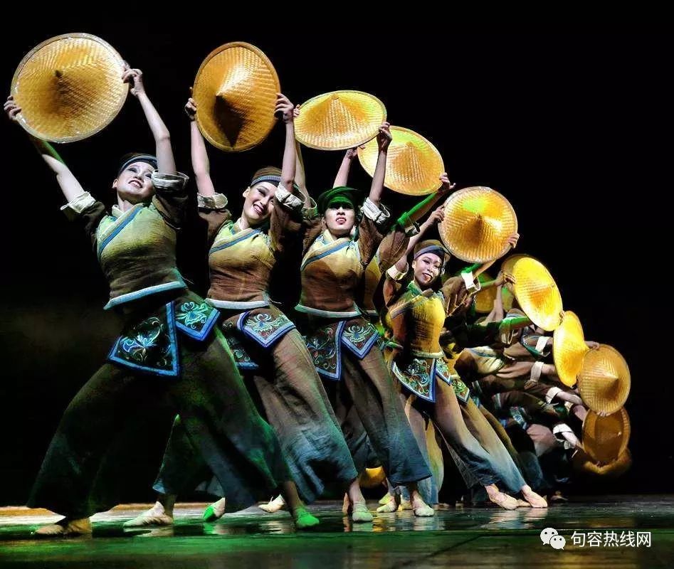 天王樱花园本周草裙舞、竹竿舞、斗笠舞、篝火牵手互动!灯光秀夜烧烤等你来嗨!