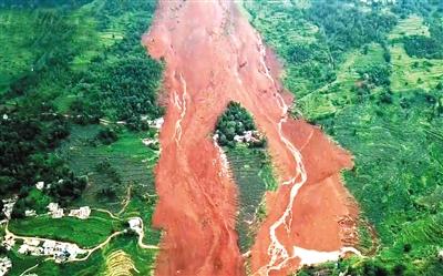 昨日航拍贵州省六盘水市水城县鸡场镇坪地村岔沟组山体滑坡现场.