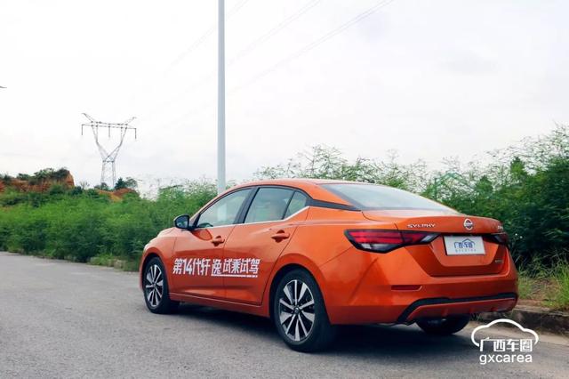 原创试车:变酷了的新轩逸,何止买沙发送车这么