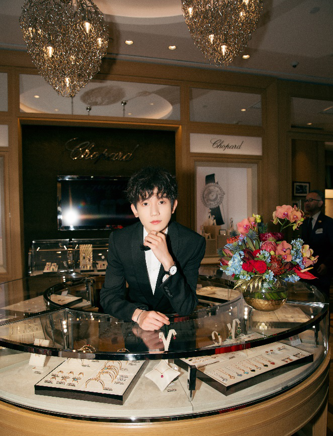 Chopard��������SKP��Ʒ����ҫ��Ļ|Ʒ�ƴ�ʹ��Դ���ٿ�Ļ����