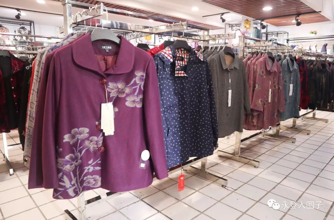 【万泽超市服装鞋子专区】全场买一送一!