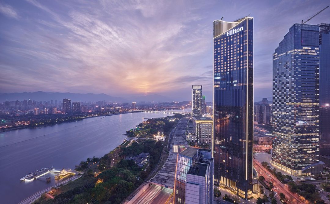 278元抢『希尔顿酒店』晚餐自助+健身中心体验特权!来自高空的轻奢享受,健身+游泳+瑜伽+干湿蒸+泡澡