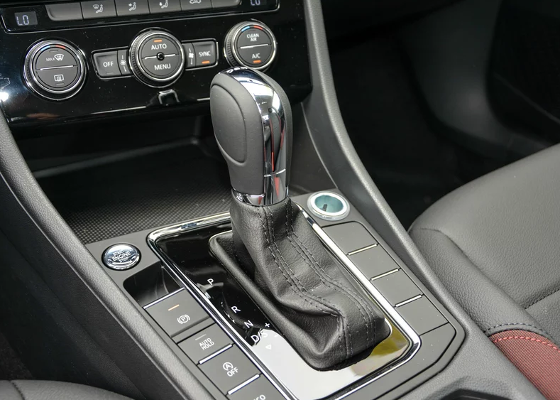 大众神车,1.5L+6AT油耗仅6L,月销2W+不是朗逸