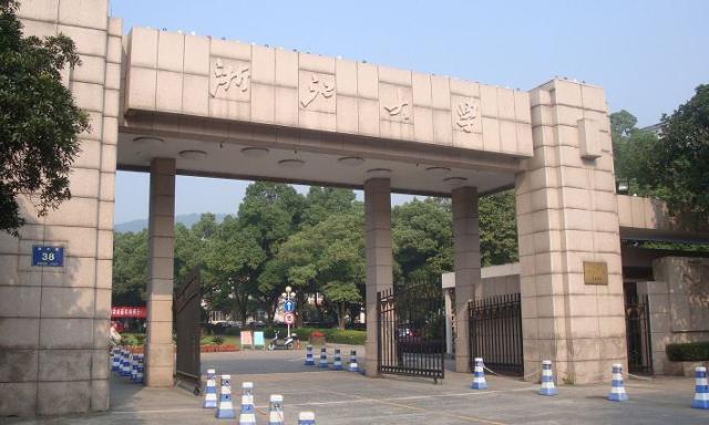 学霸女孩考入浙江大学,与爷爷、爸爸成为隔代校友! 888真人娱乐加盟合作