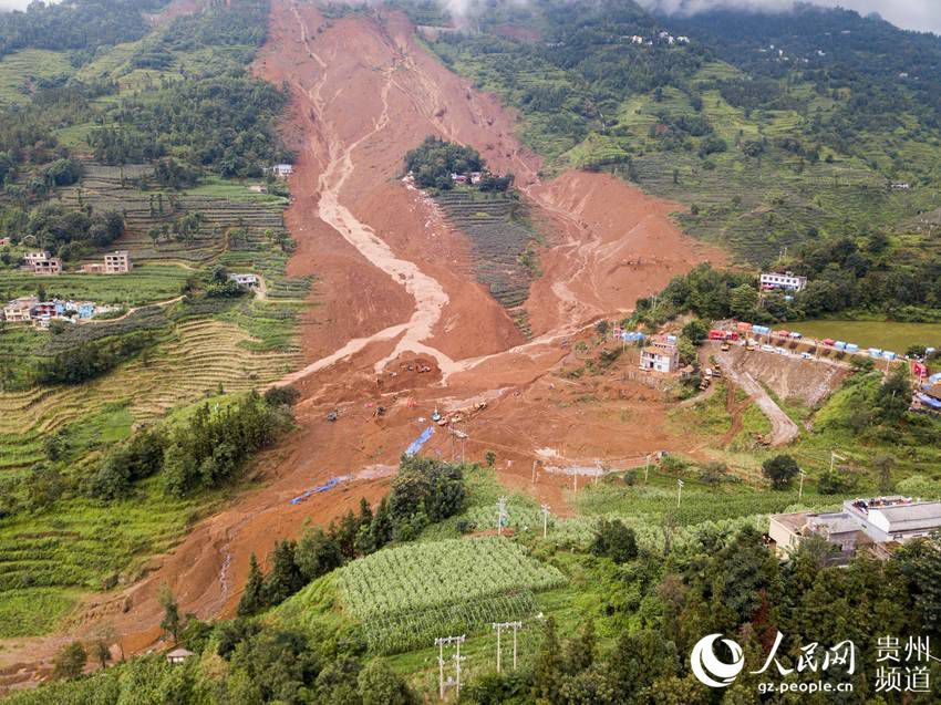 航拍贵州水城山体滑坡救援现场(高清组图)