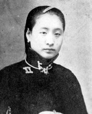 一代侠女小凤仙的坎坷爱情路,她心系将军,奈何最后嫁给一锅炉工 乐虎国际手机平台