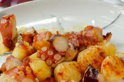 octopus with potatoes 章鱼配土豆