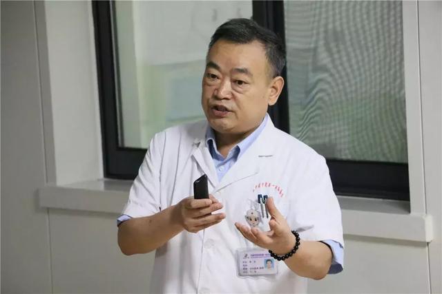 小小气管炎3万块还没治住竟然让黄甡一把中药糊糊搞定了