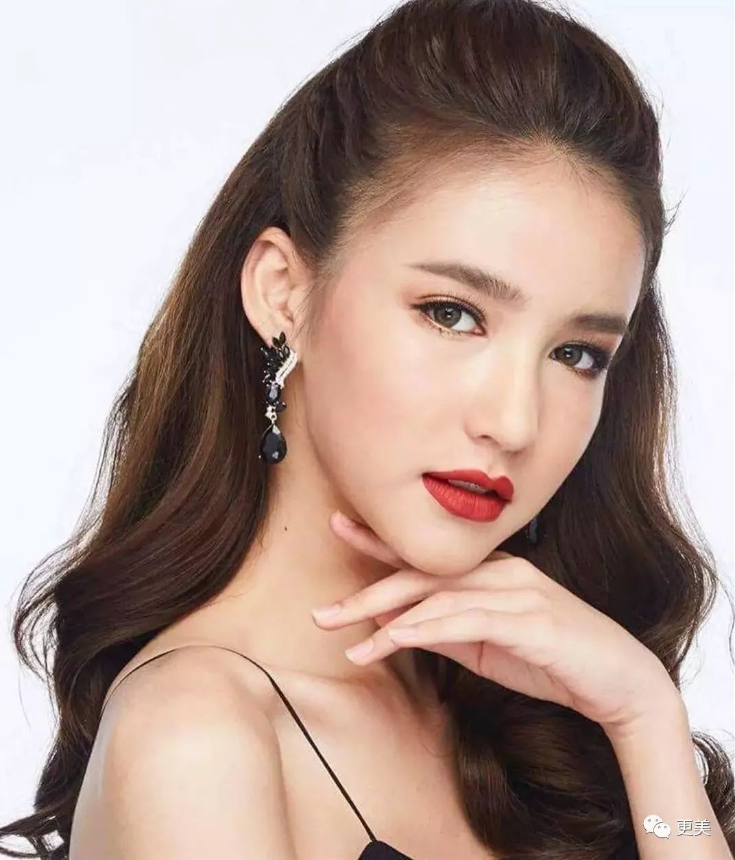 人妖选美冠军美过baby、来中国狂吸金,全脸整