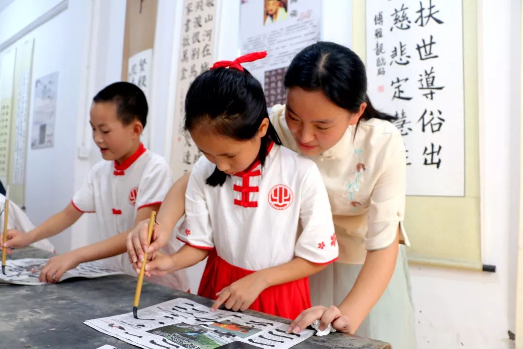 陈老师的手工课蔡老师的手语课毛老师的书法操蒋老师的武术课雷老师的