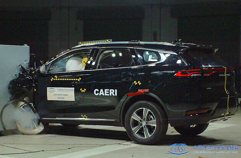 比亚迪唐迎来中保研碰撞测试,能否为公路坦克