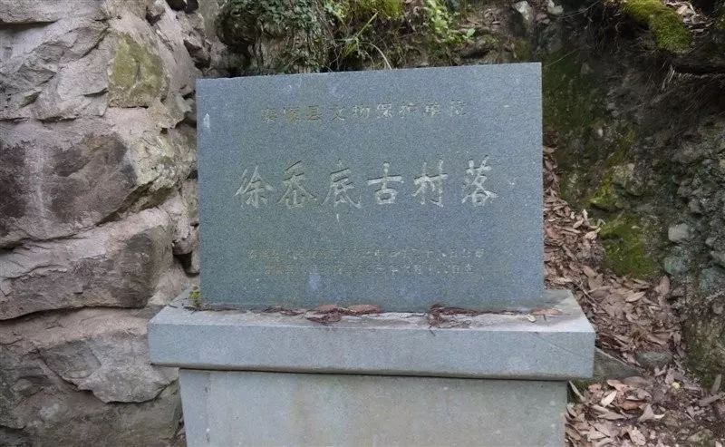 村内鹅卵石巷道纵横交错,两旁散落有文元院,举人府,吴氏宗祠等有故事