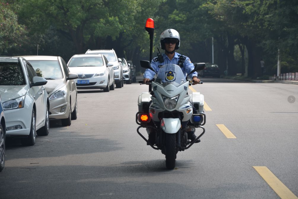 【警察故事】上海金山交警支队"铁骑小分队"_摩托车