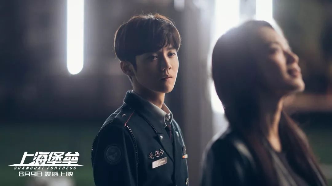【中影出品】电影《上海堡垒》曝鹿晗舒淇暗恋