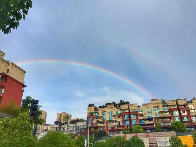 昨天,暴雨,双彩虹刷爆朋友圈!