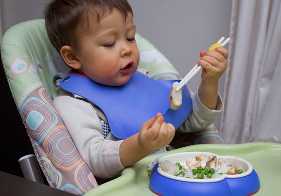                     宝宝吃5个月粥，体重不长反轻！医生：孩子两岁前，这些辅食少吃