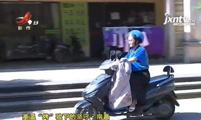 南昌:酷暑下与时间奔跑,外卖小姐姐热浪中为你我送餐 百万发网址