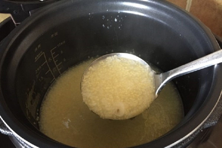                     4岁女娃总偷吃大人”零食“，差点酿成大错，医生：怎能如此无知