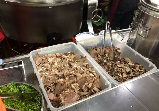 探访济南美食——老周家牛肉烧饼_早餐