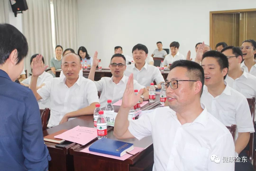 卫健局党委书记,局长朱国武和党委副书记,副局长黄晓云分别为取得冠军