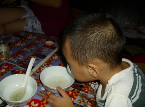                     父母平均身高1米75，孩子却长成“小矮人”，是3种食物坑了娃