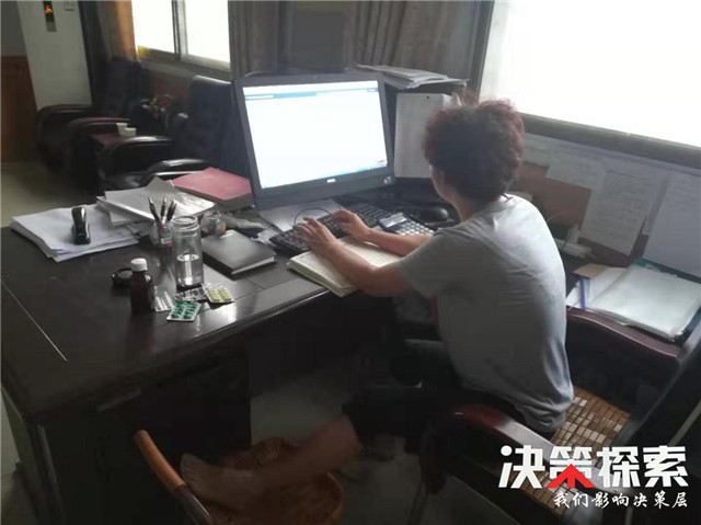 西峡县重阳镇:“扶贫须洒千滴汗,不了心愿誓不还” 西峡县重阳镇:“扶贫须洒千滴汗,不了心愿誓不还”