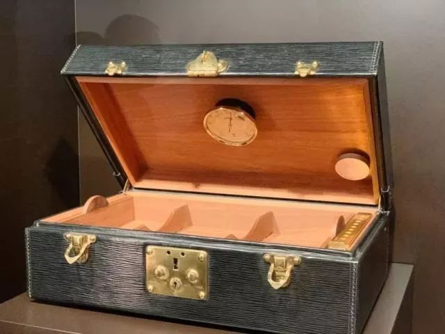 LV旅行箱