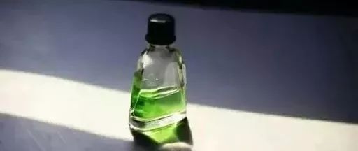 风油精滴在鞋子上,解决了家家户户的困扰,后悔现在才知道! 赌博游戏平台