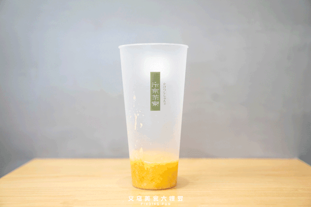 色, 水蜜桃冰沙 水蜜桃rio制造出的甜蜜分层, 弥漫着微醺的蜜桃香味
